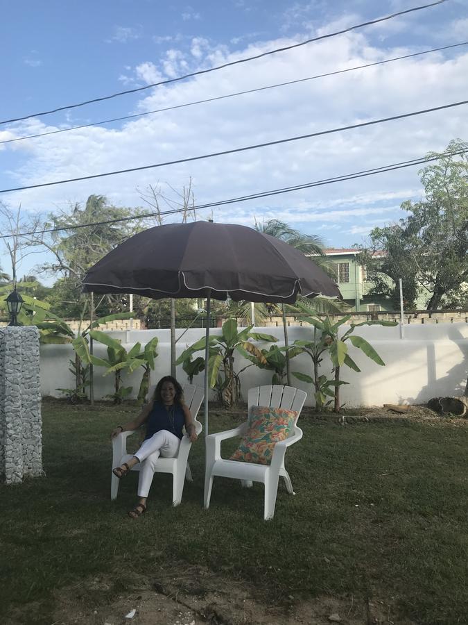 Bella Sombra Guest House Kings Park Belize City Exterior photo